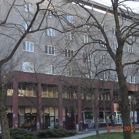 Apartment Accommodation Up To 17 브라티슬라바 외부 사진
