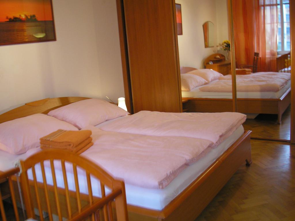 Apartment Accommodation Up To 17 브라티슬라바 객실 사진