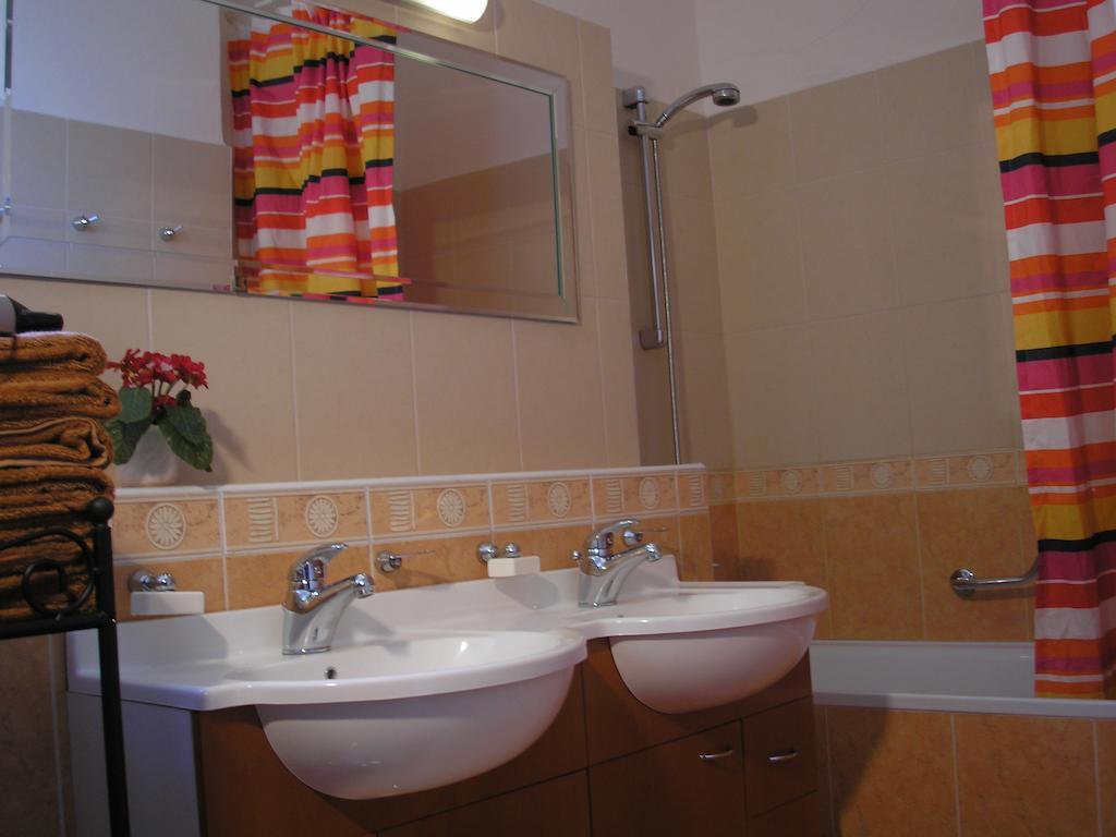 Apartment Accommodation Up To 17 브라티슬라바 객실 사진