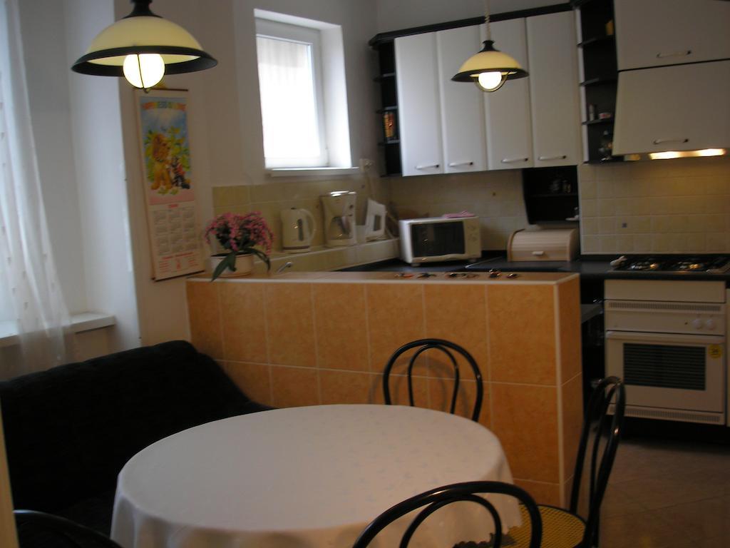 Apartment Accommodation Up To 17 브라티슬라바 외부 사진