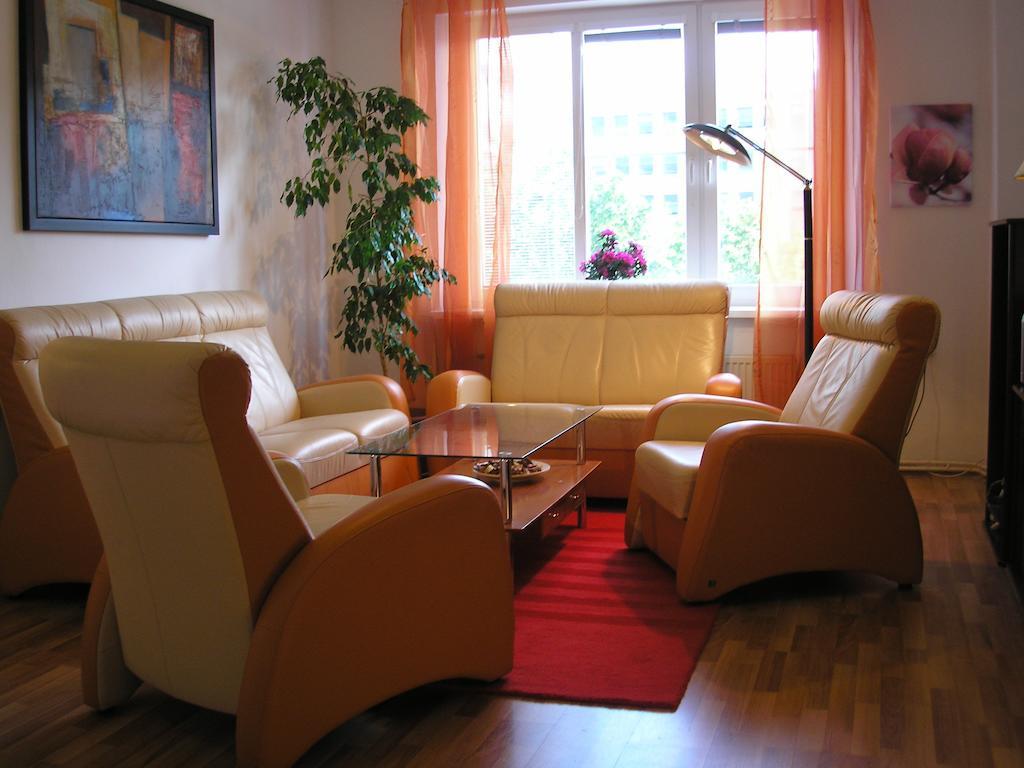 Apartment Accommodation Up To 17 브라티슬라바 외부 사진