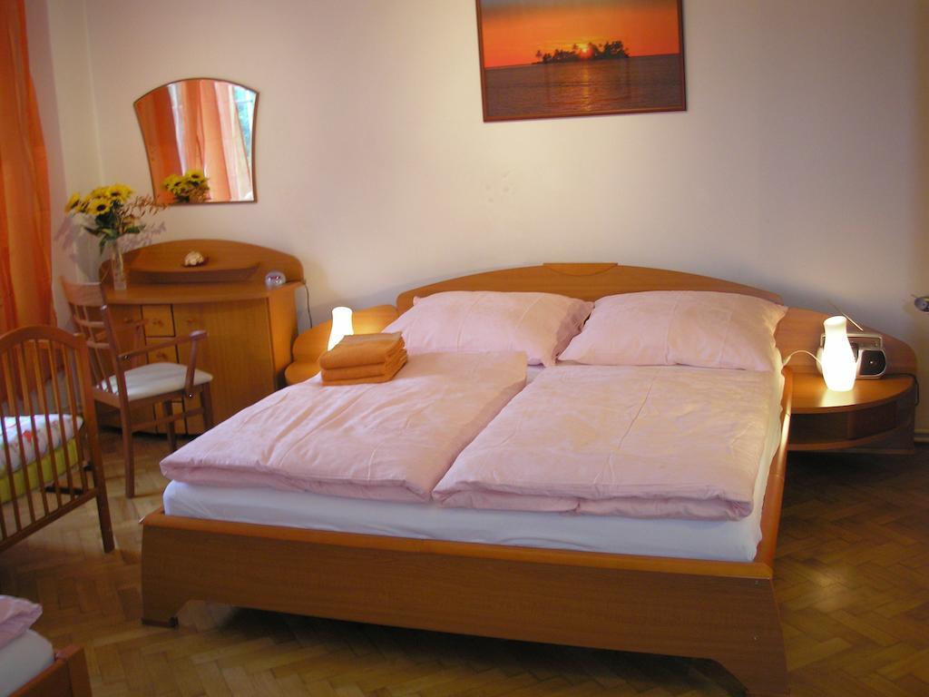 Apartment Accommodation Up To 17 브라티슬라바 객실 사진