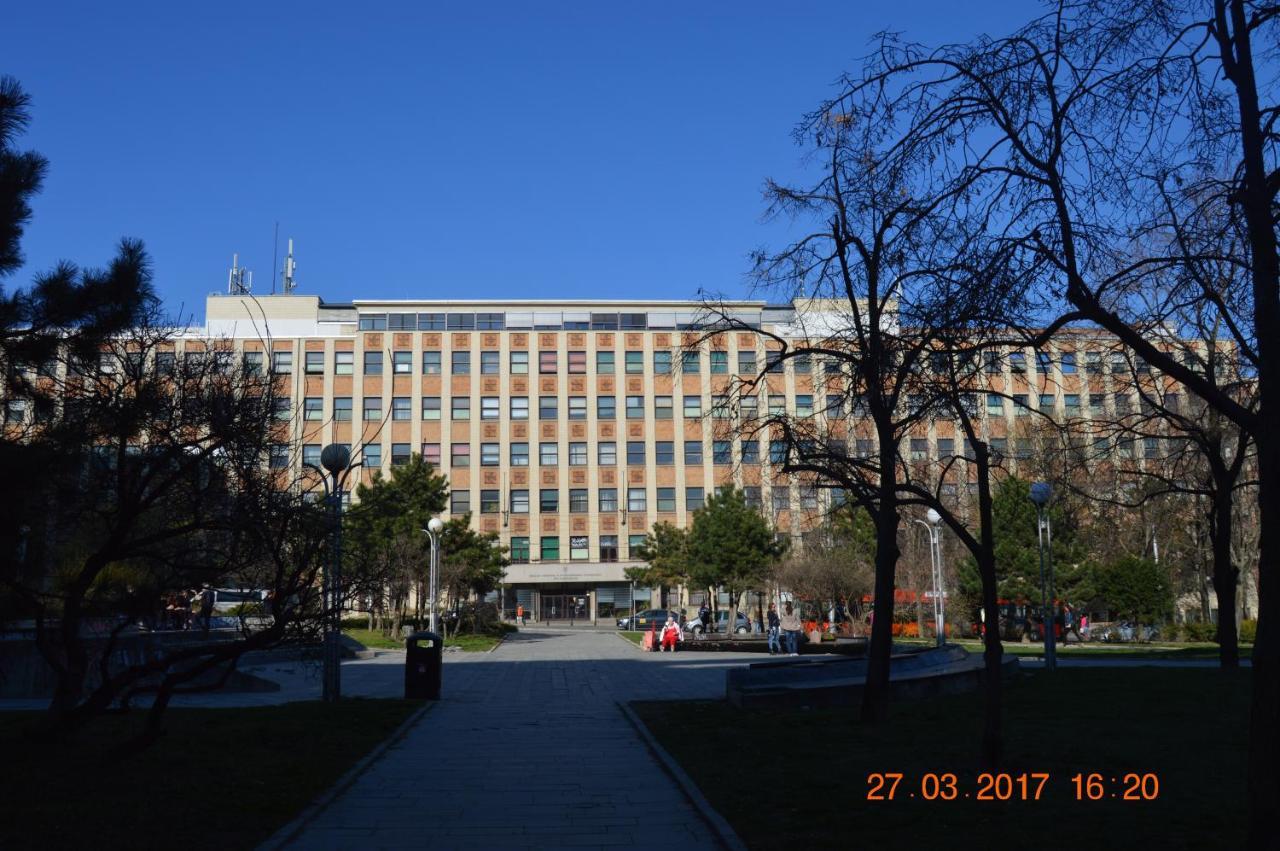 Apartment Accommodation Up To 17 브라티슬라바 외부 사진